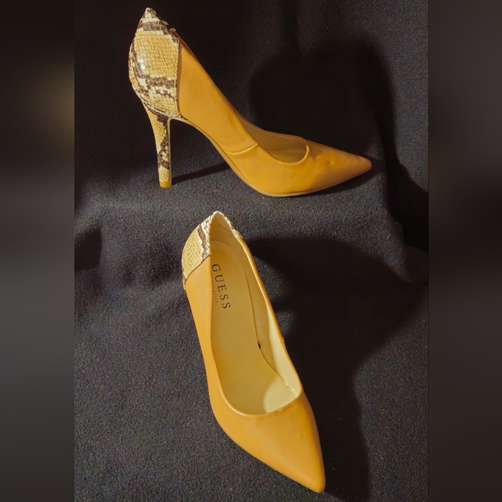 GUESS Women's Tan & Brown Pointed-Toe Pumps with Snake-Print Heel - Size 7.5